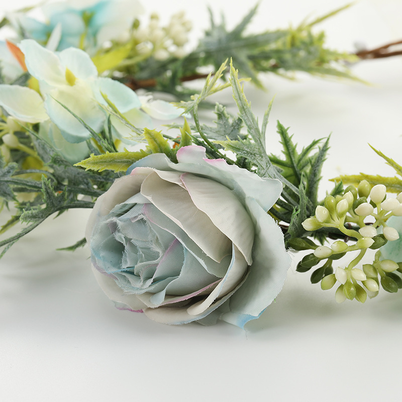 Cross-border European and American AliExpress bride seaside vacation wreath Headwear and hair accessory fashionable simulation rose flower hair band for girls Application Scenario