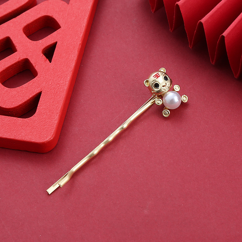 New National Tide New Year This Year Girl Playful Tiger Cartoon Matte Gold Net Red Side Hair Card Cute Bangs Clip details Picture