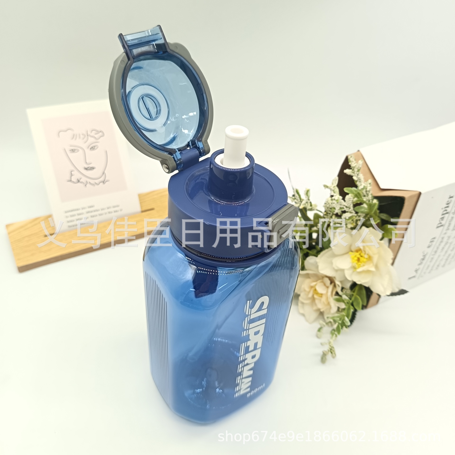 Cross-border best-selling space cup, high appearance level, large capacity, hand-held strap, portable sports water bottle for students and office workers Application Scenario