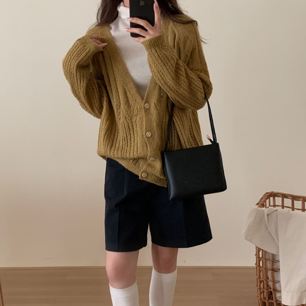 Large-sized mohair women's knitted sweater 2023 autumn/Winter new style, loose-fitting wool cardigan with a laid-back style for women details Picture