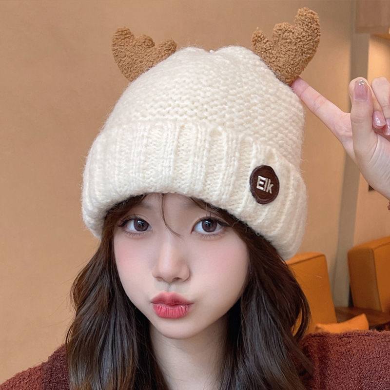 Xinwangjiang's 2022 autumn and winter new styles of fashionable, versatile, cute cartoon woolen hats, women's warm, fleece three-dimensional antler knitted hats, adult hats are in stock and in full supply. We support one-piece consignment for Christmas antler hats