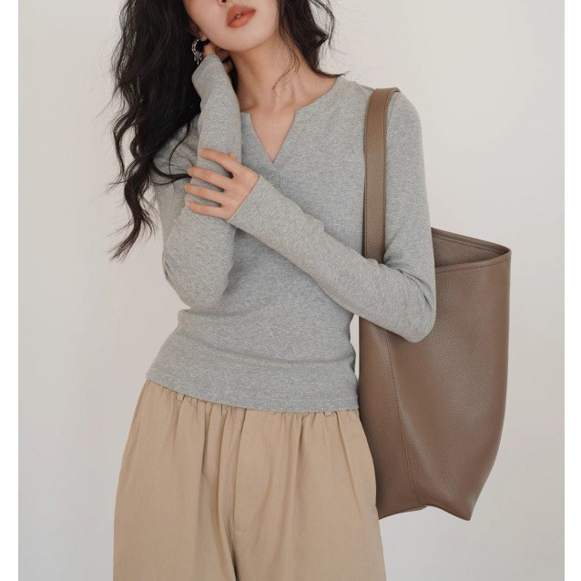 Floral grey V-neck modal base top for women, new autumn 2024 solid color slim fit paired with long-sleeved T-shirt details Picture