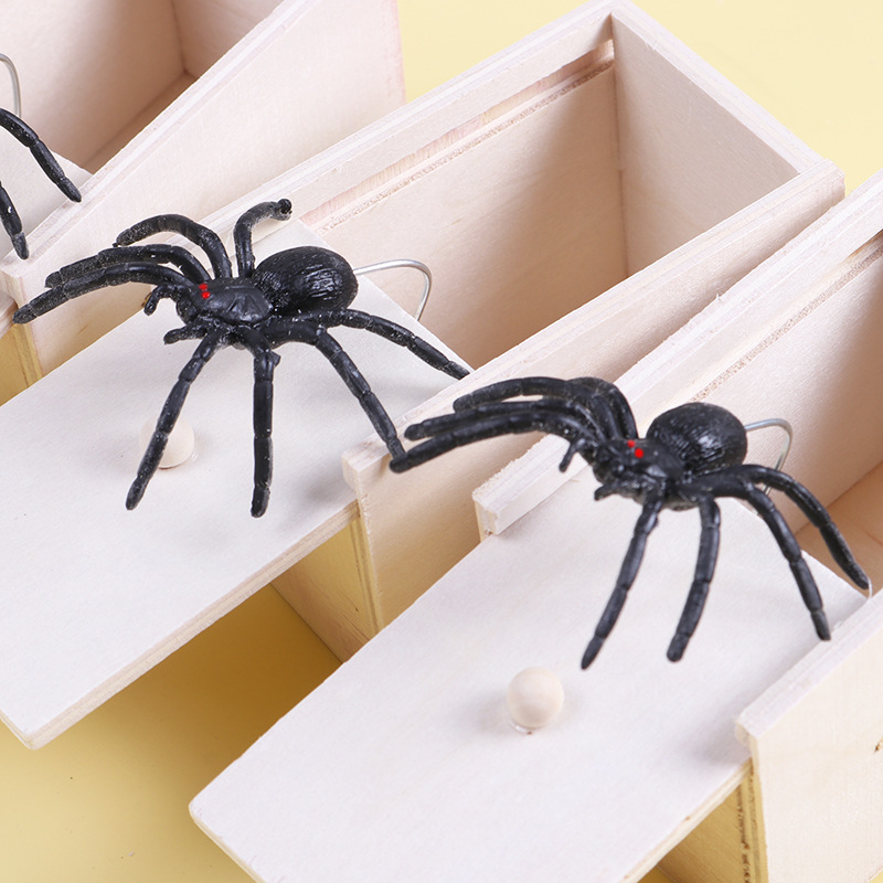 A shocking spider wooden box, the same style as Douyin, is a parody and creative prank toy. Wholesale from the spider prank manufacturer Specification image