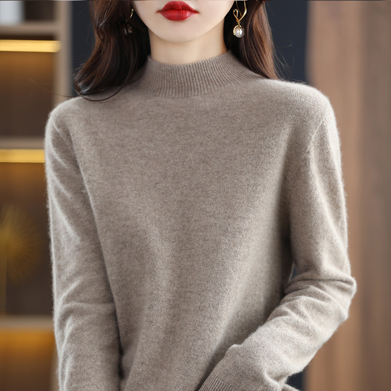 The new semi-high-neck cashmere sweater for women in the 2022 autumn and winter season is elegant and slimming. It is a versatile cashmere base knitted sweater top details Picture