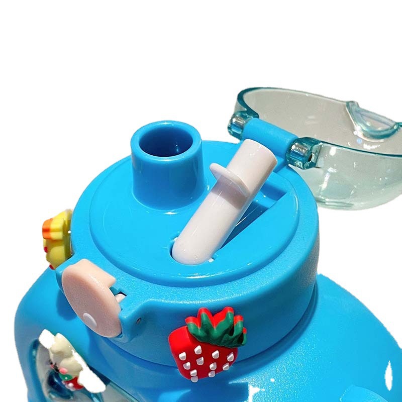 儿童水杯夏季高颜值大容量便携吸管杯双饮口魔力熊防摔塑料水壶详情图5