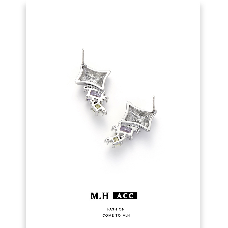 Original alloy geometric color diamond earrings, women's niche light luxury metallic sweet and cool style stud earrings, 2022 new style earrings Application Scenario