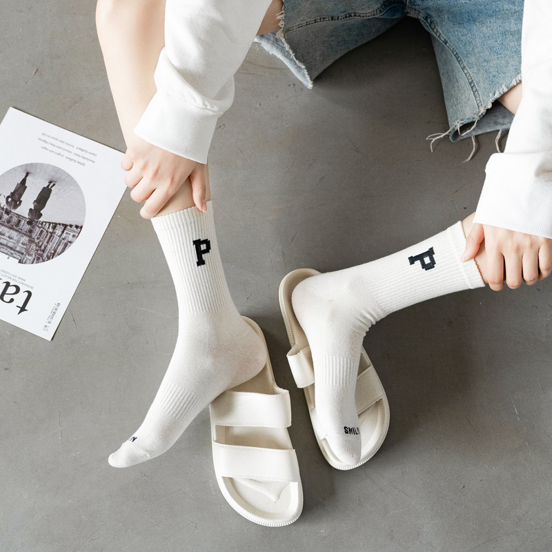 Women's mid-calf socks with p letters, trendy ins grey high-top men's sports long calf socks, pure cotton autumn and winter internet-famous style details Picture