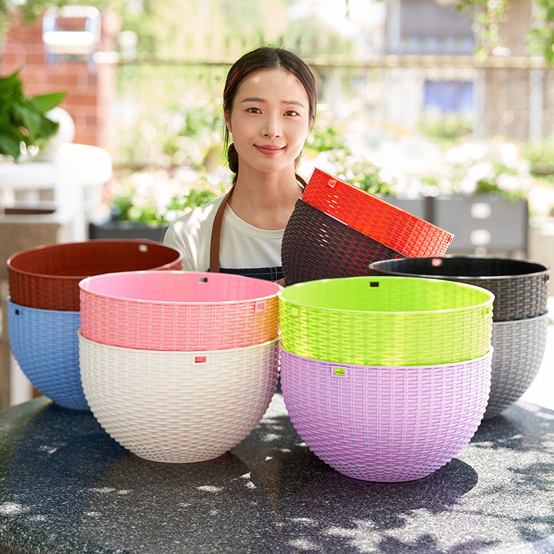 Hanging spider plant flowerpots, suspended plastic wicker hanging baskets, lazy people's water-absorbing wall-hanging green ivy and ivy hanging balls, thickened details Picture