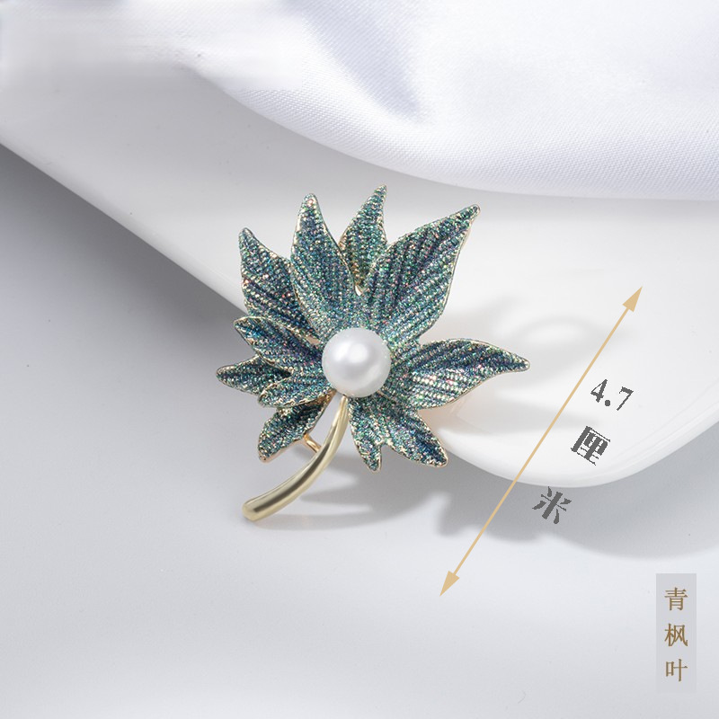 Butterfly brooch, high-end and elegant, high appearance level, cardigan, niche design sense, sweater, suit, versatile, retro brooch wholesale Specification image