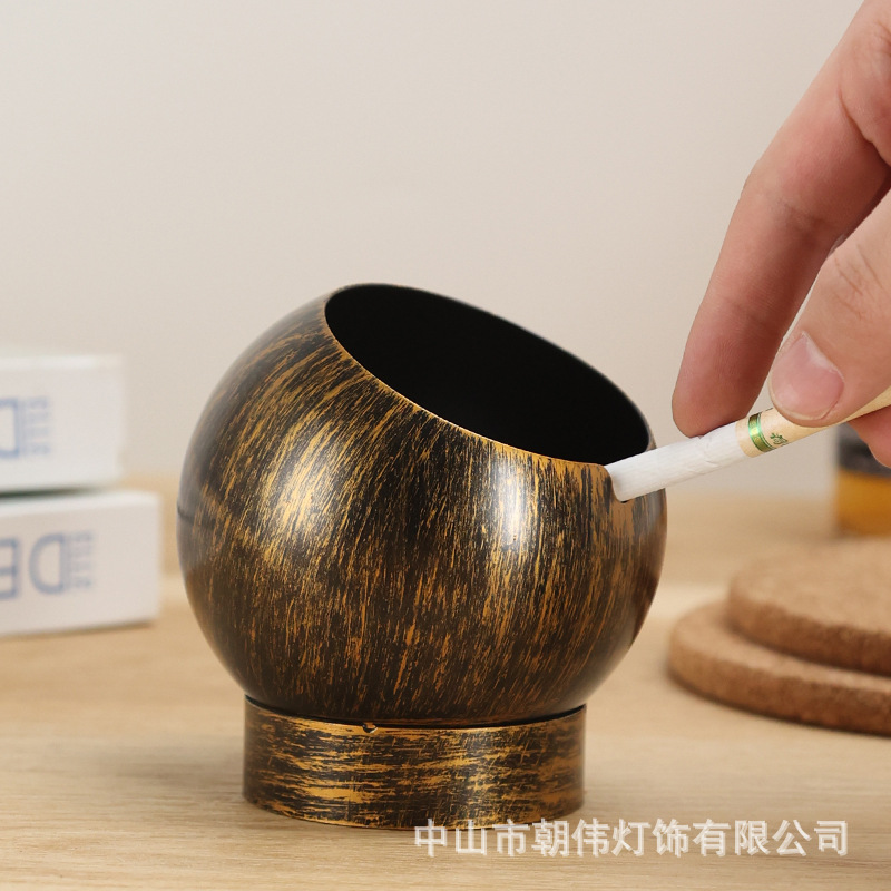 烟灰缸/烟灰缸工艺品/玻璃烟斗/蛋糕火焰棒/旧金属烟灰缸产品图
