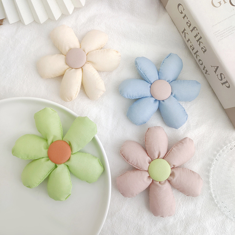 Japanese-style sweet, small and cute macaron-colored cotton-filled fabric flower hair band, ins style new hair accessory and headwear Application Scenario