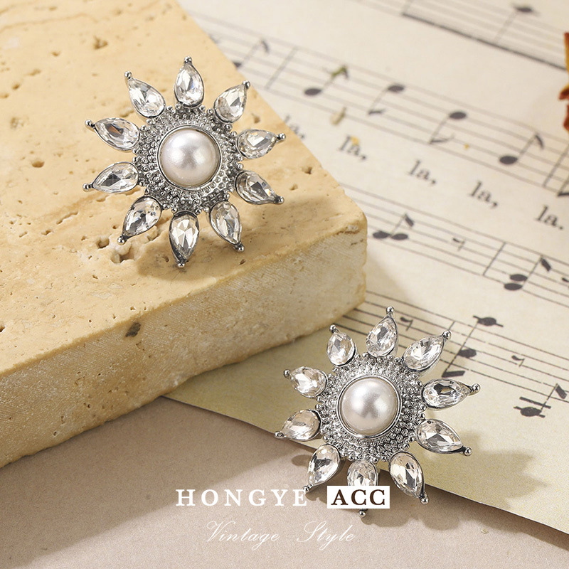 Pearl earrings for women, light luxury, fashionable, new style, elegant stud earrings, high-end commuting, retro, versatile, exquisite earrings wholesale Specification image