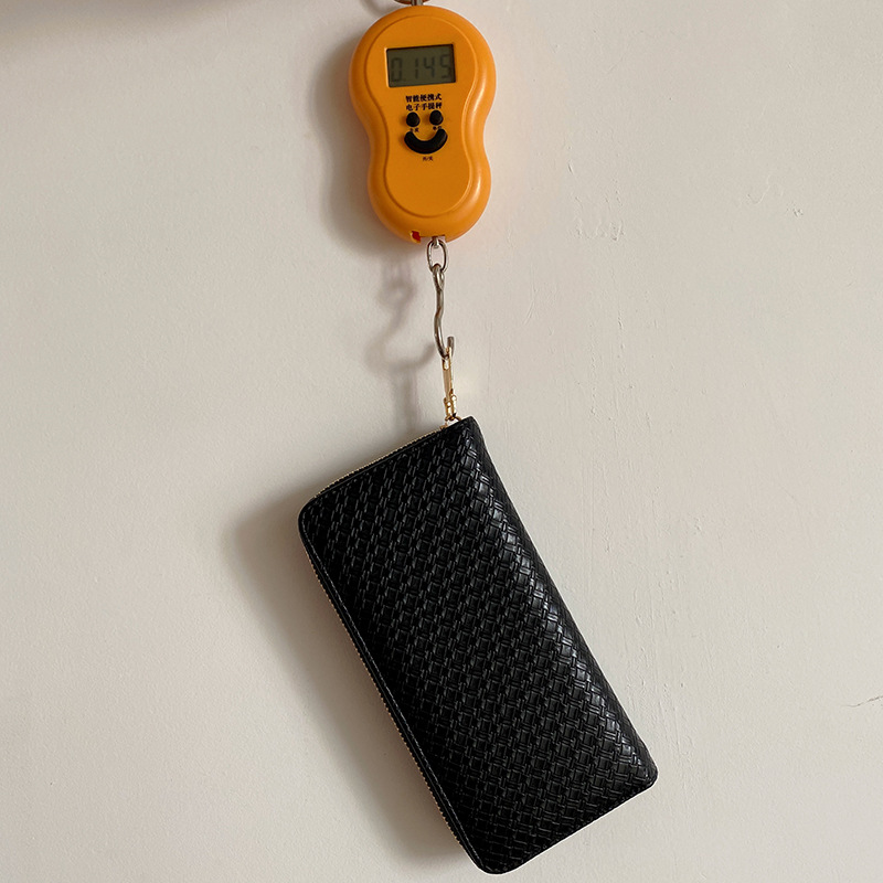 The New 2023 Korean Version Of Women's Purse In The Long Pu Indentation Braided Hand Bag Multi-Card Money Clip Purse Woman details Picture