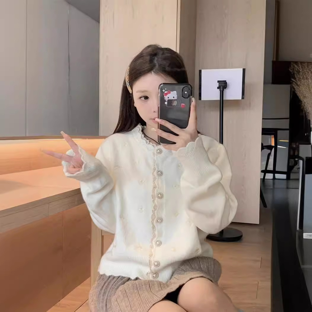 Korean sweet embroidered lace hem sweater jacket for women's spring 2024 new style loose short long-sleeved knitted cardigan Item Picture