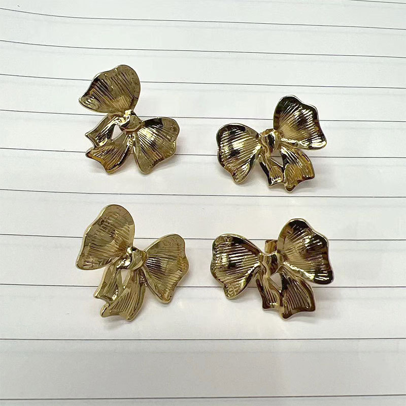Sweet bow design copper earrings for women, European and American ins style, light luxury and fashionable, gold-plated stainless steel stud earrings Application Scenario