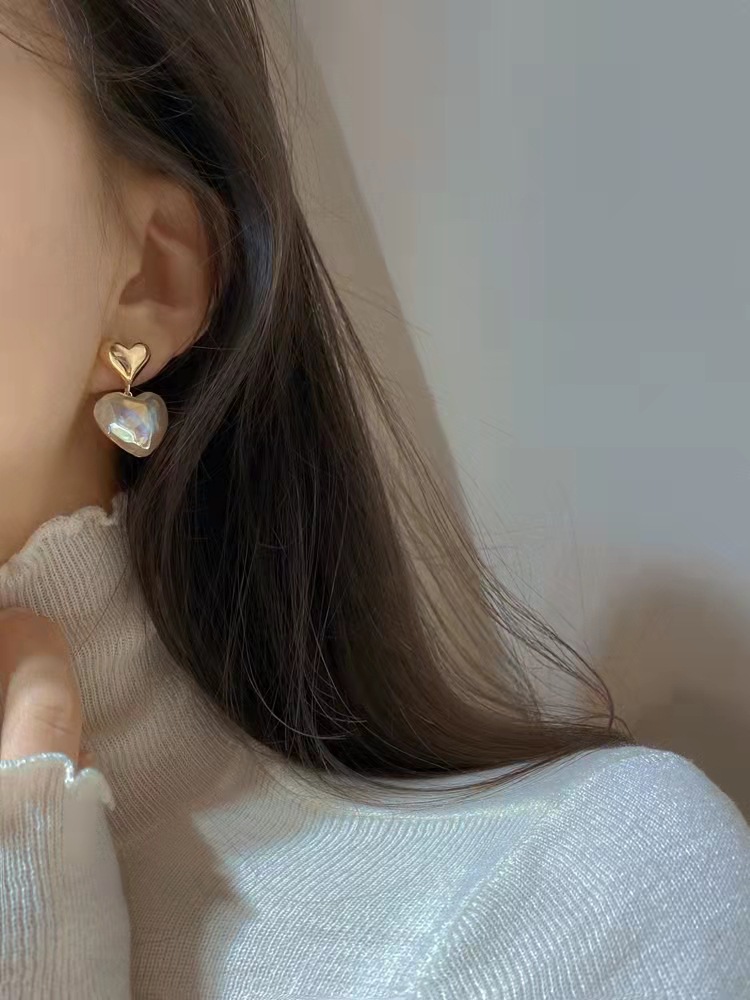 Mermaid pearl love earrings earrings drop 2023 new fashion niche design sense of high-grade cold wind earrings Application Scenario