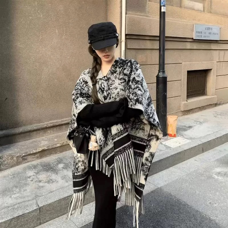 复古水墨画披肩围巾女高级感休闲时尚双面可戴斗篷办公室空调毛毯