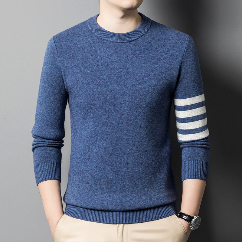 A new autumn and winter men's casual solid-color warm sweater with wool as the base layer