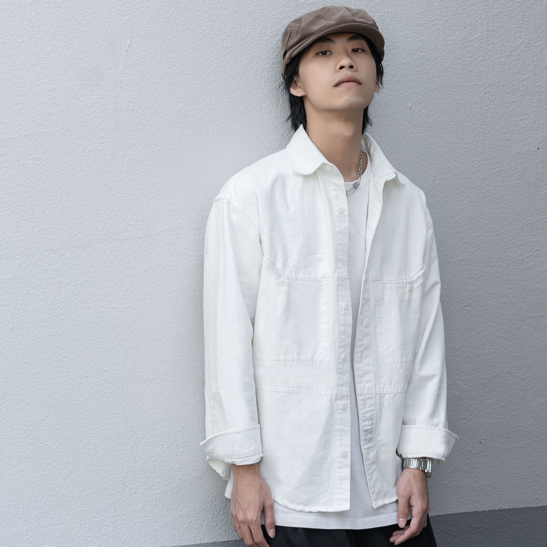 The 2023 Spring and Autumn new collection features a 100% pure cotton Japanese-style men's shirt, a cool and stylish solid-color workwear long-sleeved shirt
