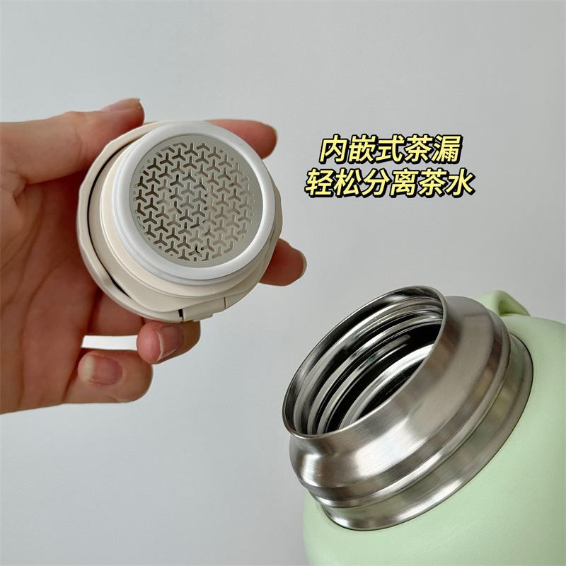 Stainless steel insulated cups, large-capacity household insulated flasks, student thermos flasks, travel car water cups, portable cups Application Scenario