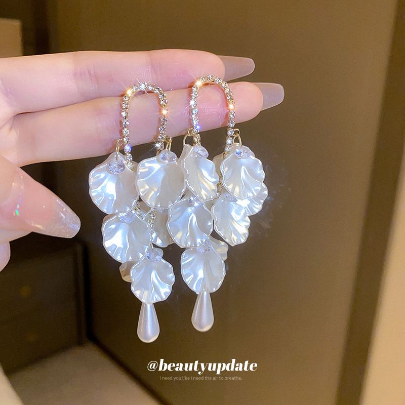 Silver needle, pearl, flower, shell, long tassel earrings, light luxury and fashionable design sense, high-end earrings wholesale