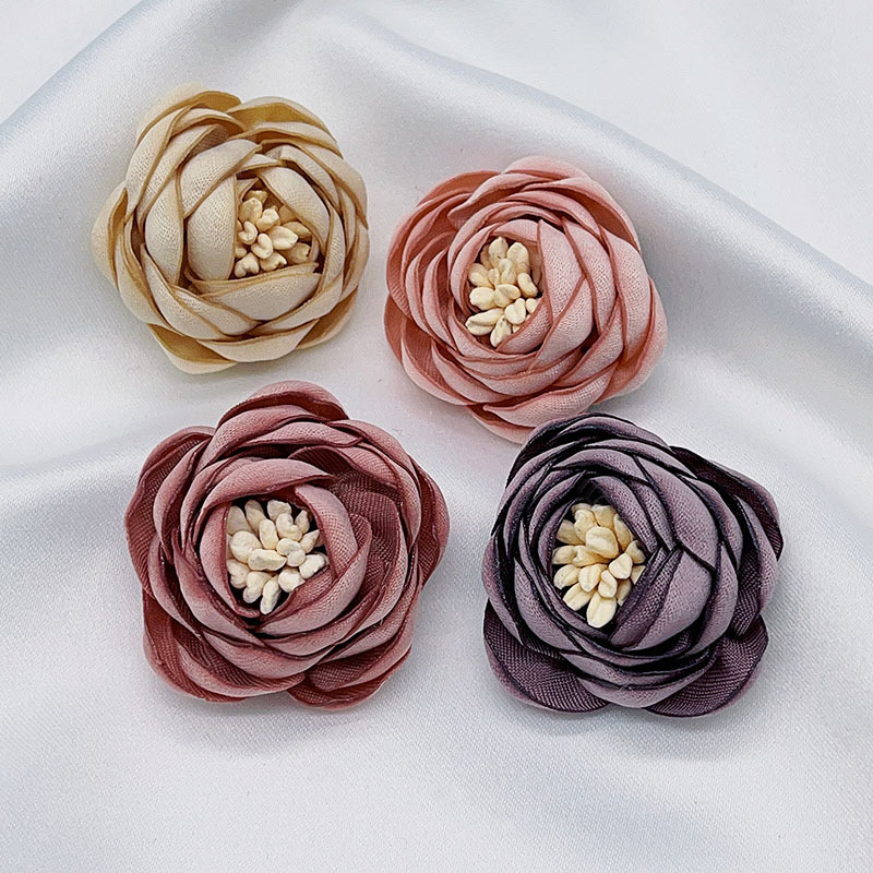 Three-dimensional handmade rose fabric flower edge-burning flower accessories, wedding diy brooches, shoes, hats, clothing, accessories and accessories Application Scenario