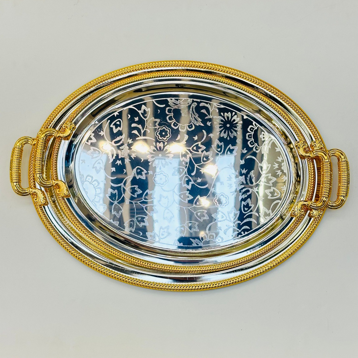 Light luxury oval-shaped silver gold-edge tray, fashionable storage dessert plate decoration, high-end Middle Eastern household dried fruit tray Application Scenario