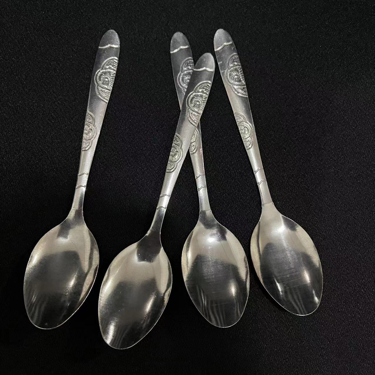【 Zone 1-10 】 Rose spoon 12/ pack 3000/ box, household metal soup spoon, thickened long-handled small spoon, tableware, student cafeteria rice spoon, adult spoon wholesale Application Scenario