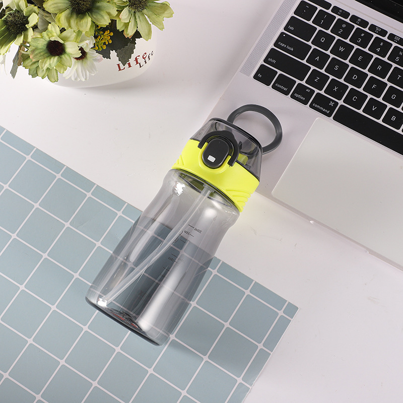 Yongxuan water cups, student straw cups, children's silicone spouts, plastic cups, outdoor sports and fitness water bottles, workers' hand-held cups Application Scenario