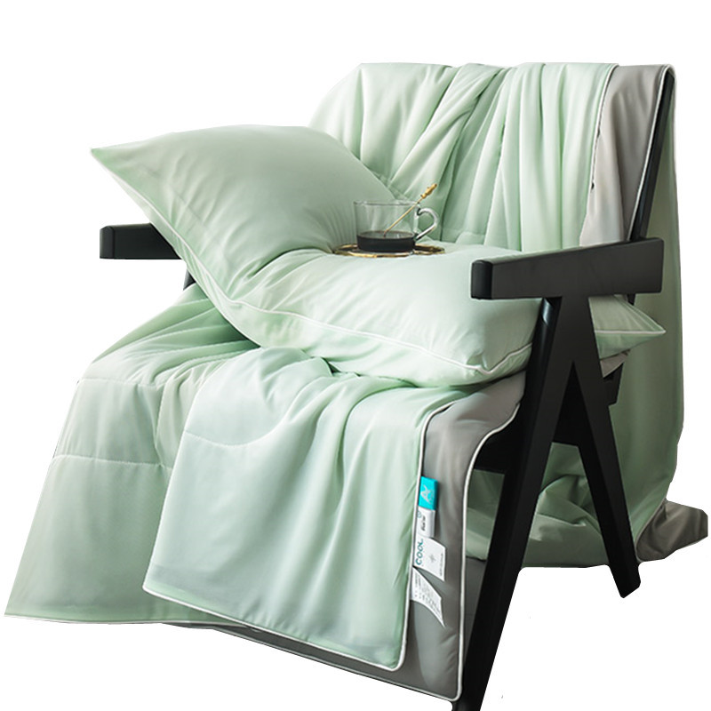 Factory direct sales of Class A ice cream cool summer quilts, air-conditioned quilt cores, washable summer cool quilts, summer thin quilts wholesale Item Picture