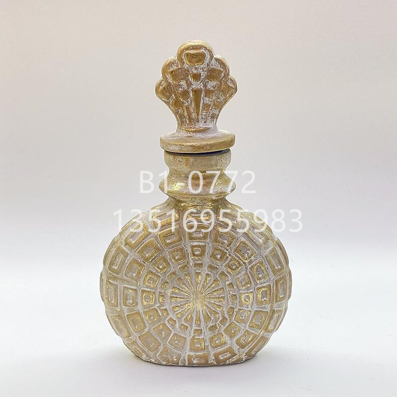 Light luxury electroplated metal handicraft vases, retro wedding home model rooms, flower shops, vase ornaments, golden castle vases Application Scenario