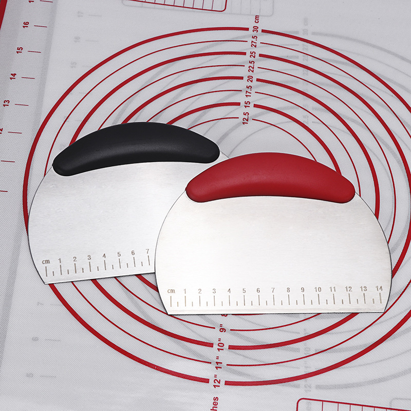 Stainless steel noodle cutter Graduated dough flour cutter Stainless steel scraper sausage noodle cutter Application Scenario