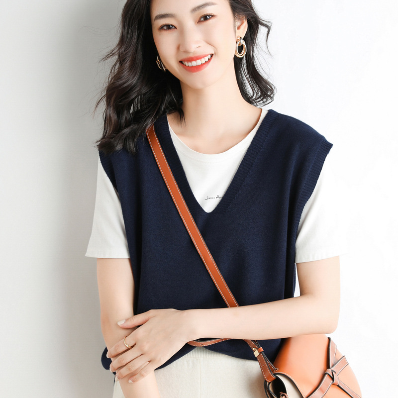 Wool blend 2022 Autumn/Winter new women's loose V-neck solid color short pullover vest Application Scenario