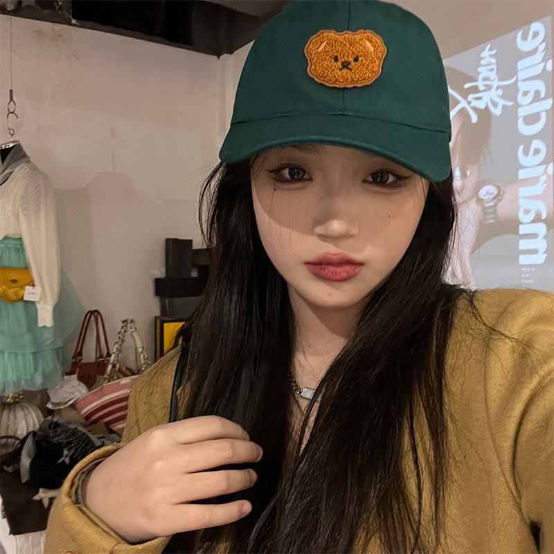 Dark green bear baseball cap for girls, cute Japanese-style student face show, small sun protection and shade cap with a curved brim