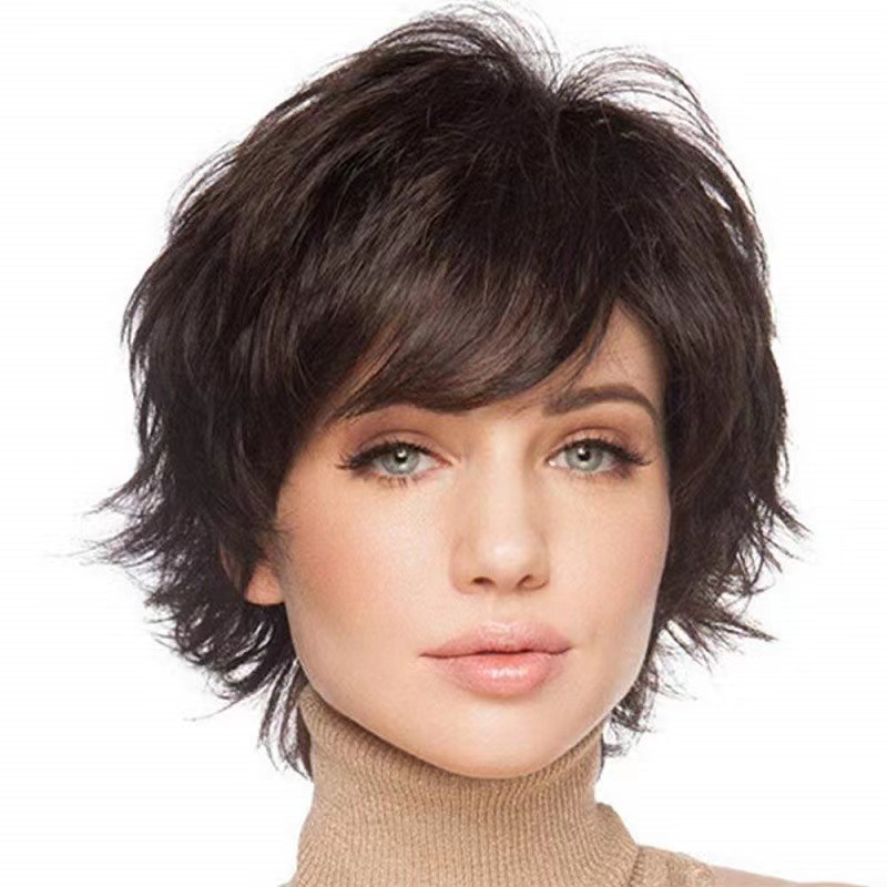 New European and American life-sized wigs for women with short curly hair and side-swept bangs, high-temperature hair strands and fluffy synthetic fiber wigs Application Scenario