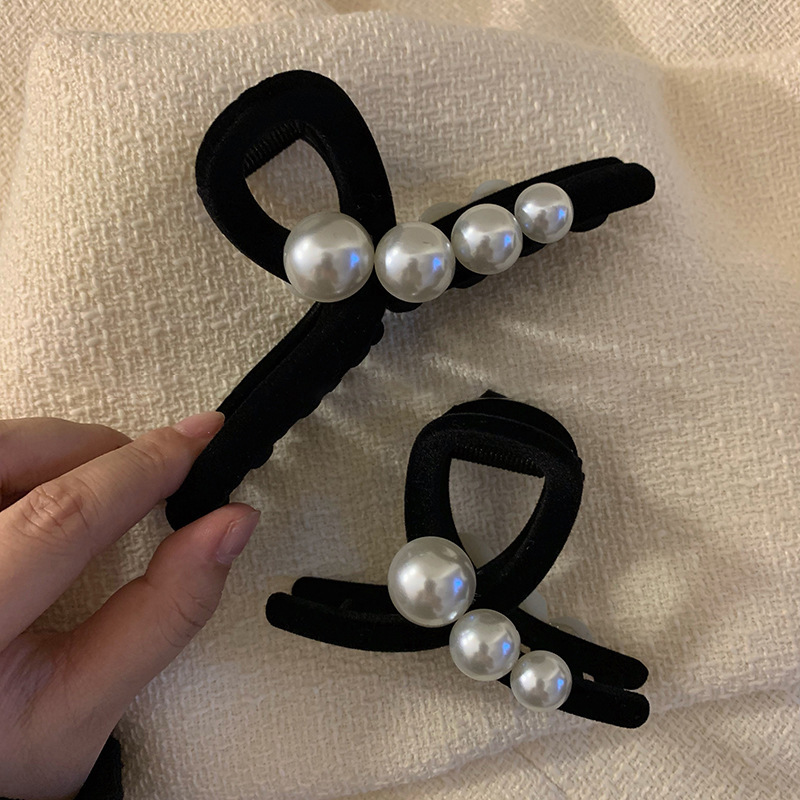 Black Velvet Pearl Clip ~ Vintage French Small Fragrance Hair Shark Clip 2023 New Hair Clip details Picture
