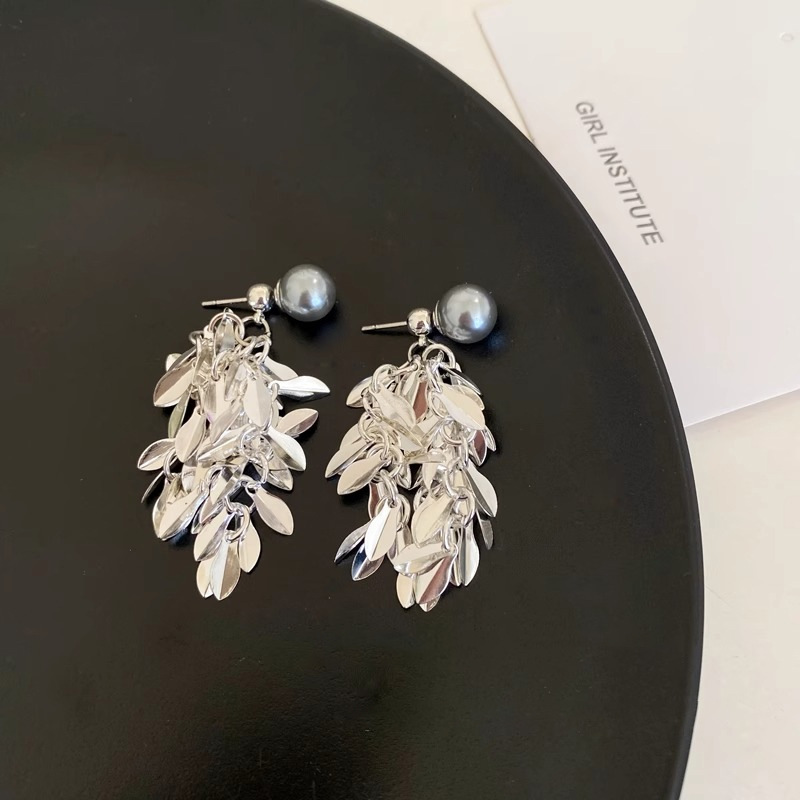 「粼粼流光」法式叶片流苏灰珍珠耳钉秋冬新款高级感时尚百搭小众