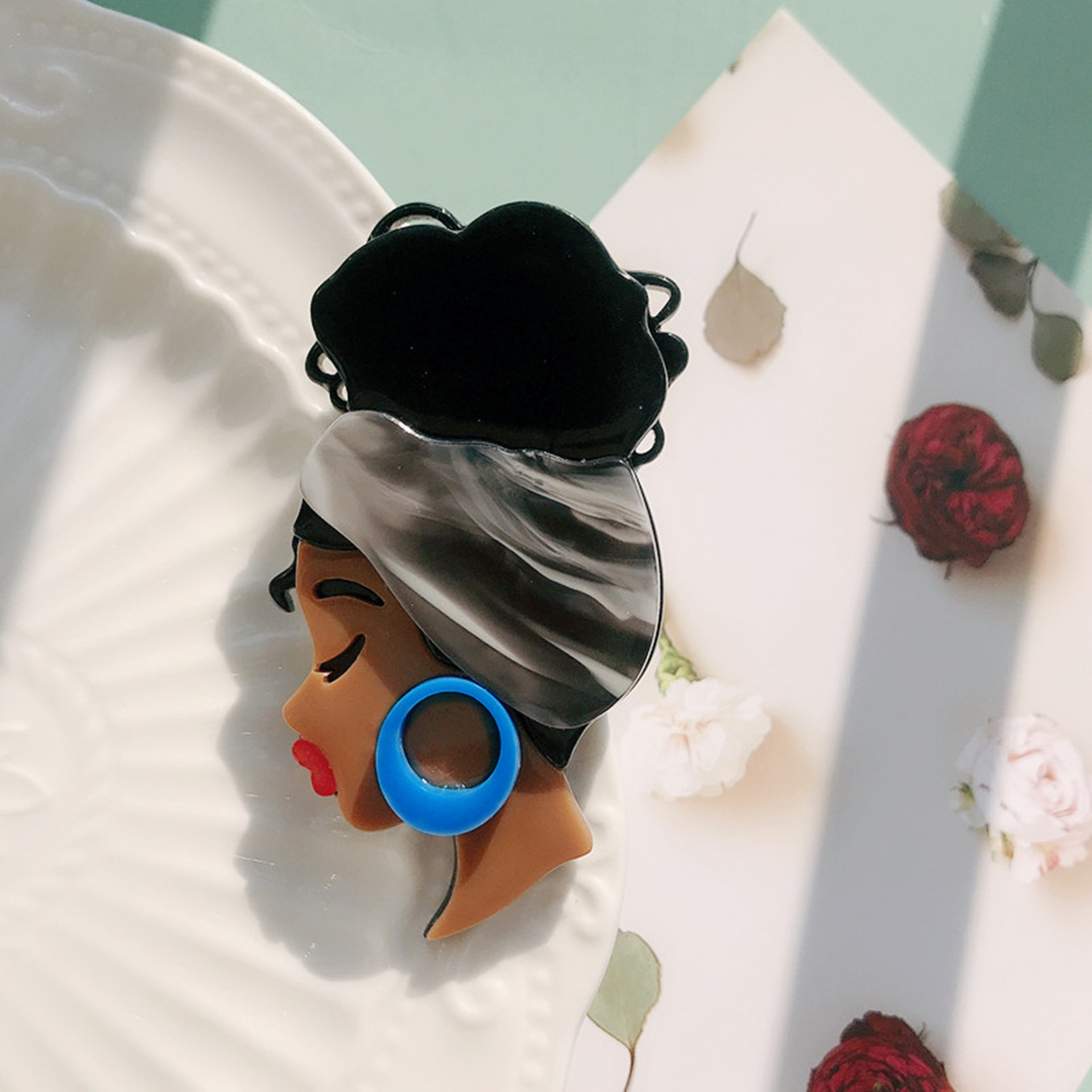 European and American fashion African girl brooches, personalized retro acrylic badges, high-end brooch pins wholesale