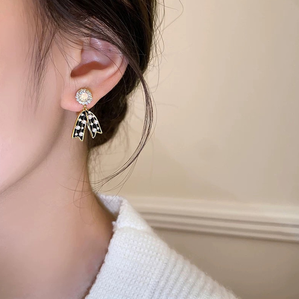 French elegant micro-inlaid zircon polka dot bow earrings, Hepburn style high-end polka dot pearl glazed earrings