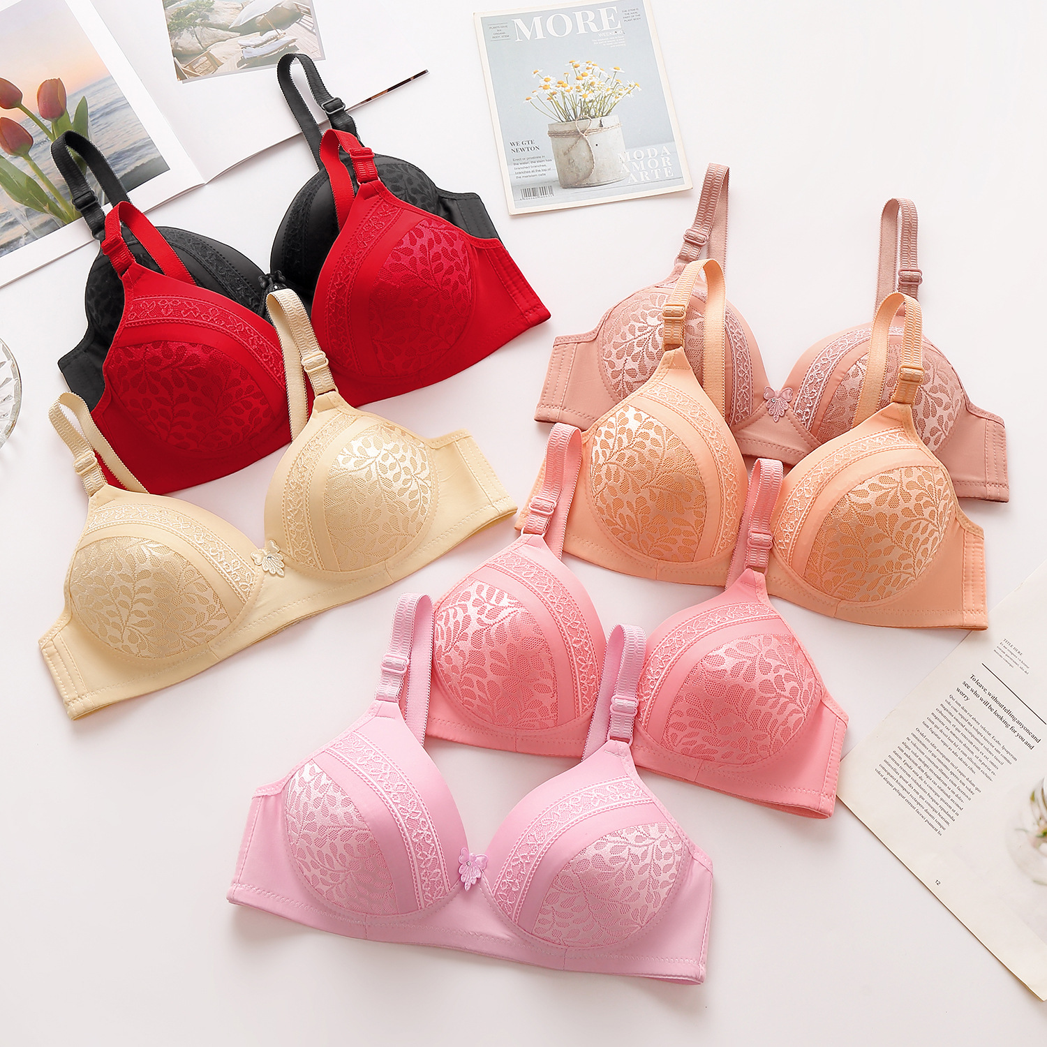 Factory direct supply of thin, seamless undergarments for women, middle-aged and elderly, with three rows of buttons at the back, traditional type bras. Exported to the Middle East, Dubai, Arabia, Syria and Iraq