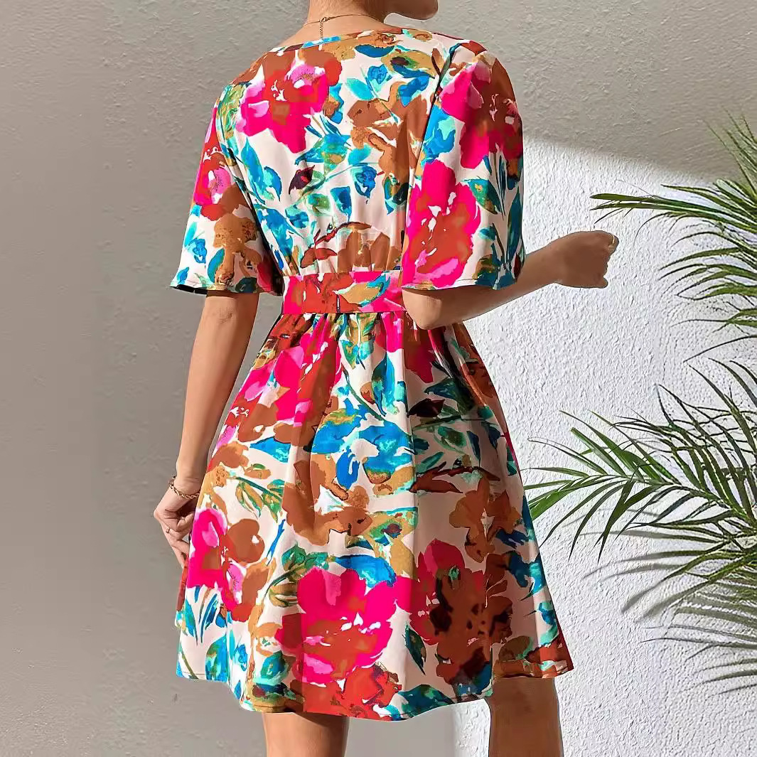 A new elegant and fashionable women's dress with floral prints, crossed collars and a belt from Europe and America in the summer of 2025 details Picture