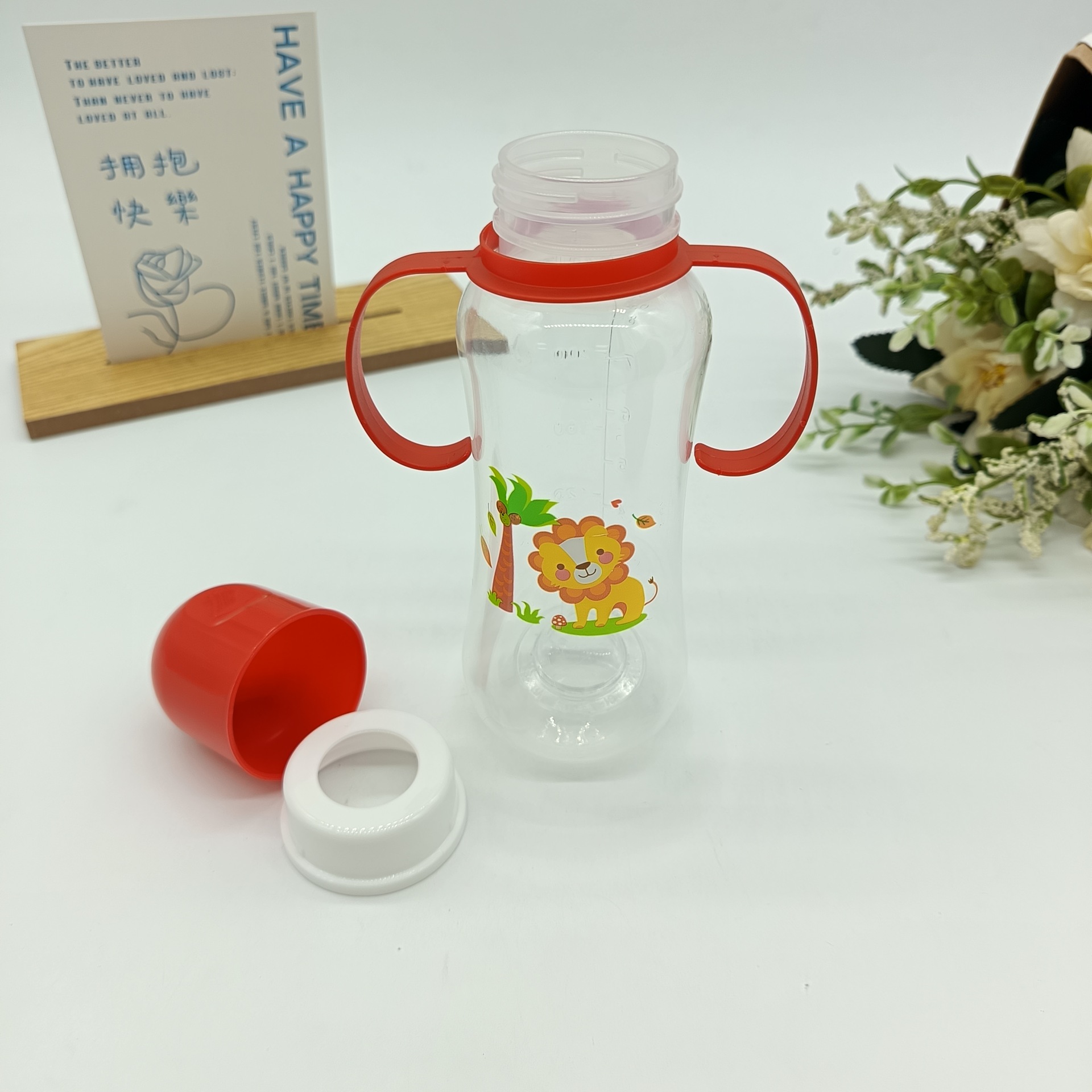 Best-selling cute patterned baby learning drinking cups, baby drinking cups with handles, silicone pacifiers and baby bottles for wholesale trade Application Scenario