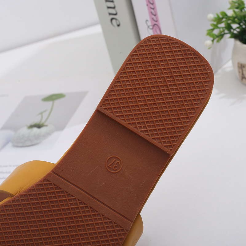 Summer foreign trade Chaozhou fashion Craft women's slippers manufacturer direct sales of new flat women's shoes wholesale women's slippers Application Scenario