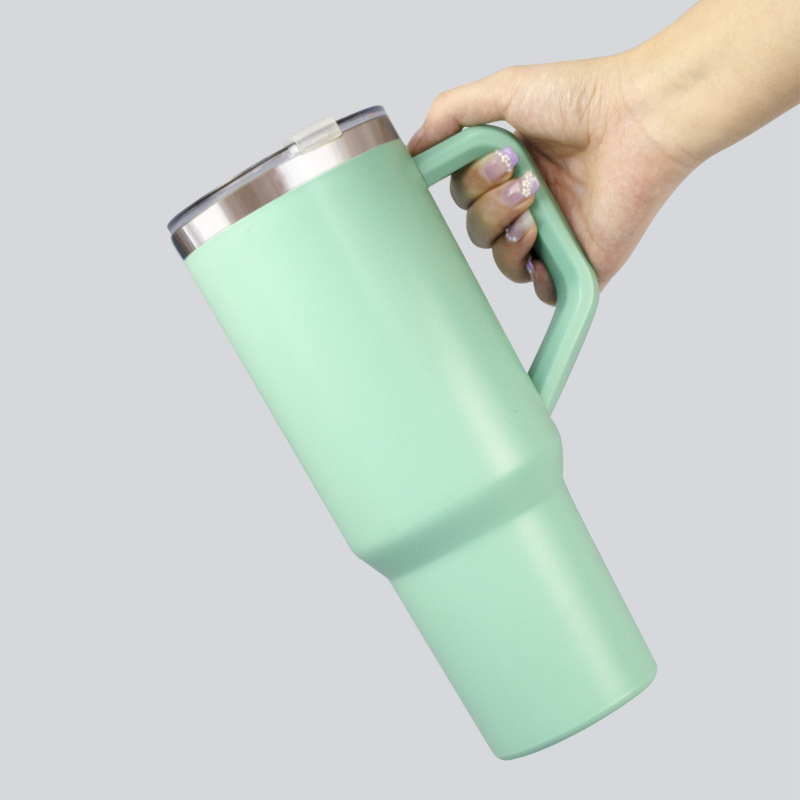 Cross-border factory direct supply 40oz handle car cup, large-capacity double-drinking ice cup, stainless steel insulated straw water cup Application Scenario