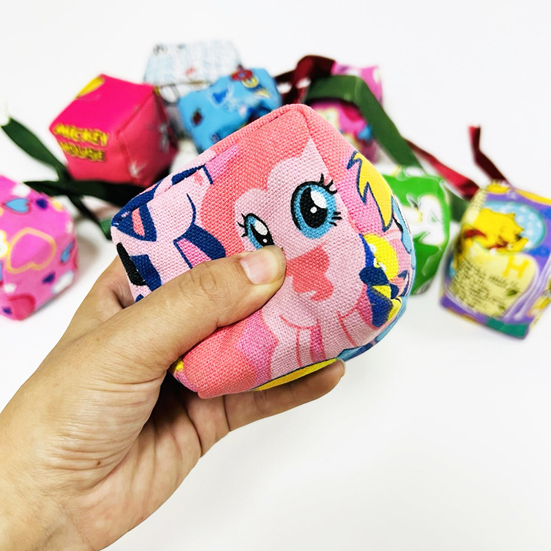 Children's sports goods, games, sandbags, balls, children's cartoon canvas, drawstring sandbags, all handmade, street goods details Picture