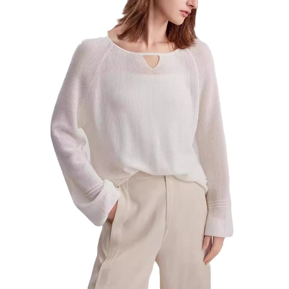 ELLE's new Summer 2024 collection of loose, soft and thin woolen sweaters featuring a blend of wool and satin with a round neck Item Picture