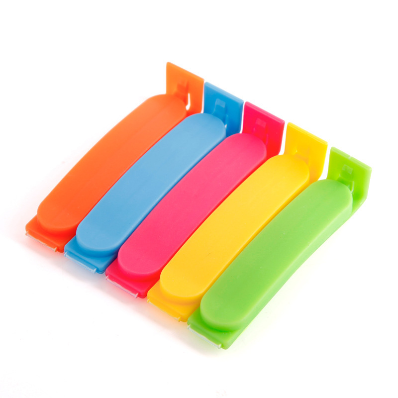 Hot-selling 7CM plastic sealing clip J household moisture-proof sealing clip Tea clip, bag clip, snack clip sealing device Application Scenario