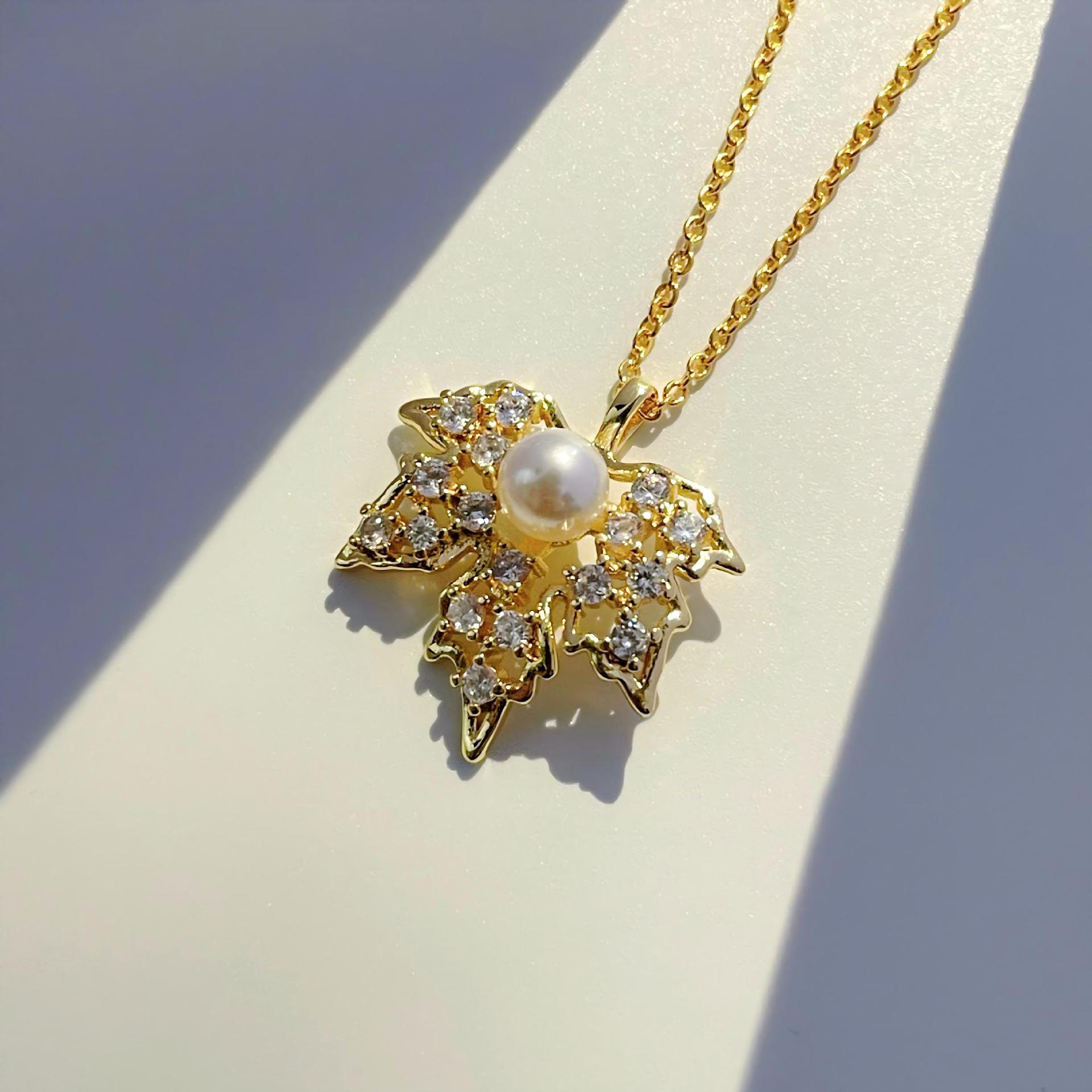 2025 Women's Micro-inlaid Zircon leaf Pearl DIY Accessory Pendant Necklace, Autumn and Winter Edition, Yiwu accessories