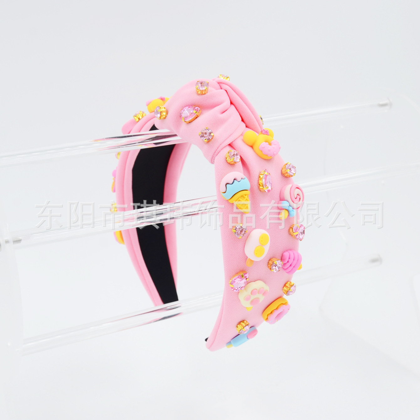 Qiwei Accessories' exclusive summer new collection features bright diamond-encrusted, sticky ice cream, doughnuts, lollipops and other accessories to tie fashionable hair bands for women Application Scenario