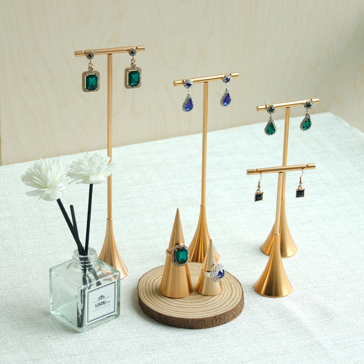 Jewelry display stand, earring stand, simple metal upright earrings storage stand, accessories shooting display props, ornaments Specification image